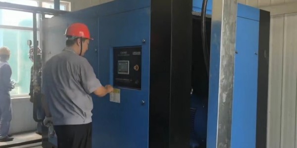 兩臺200Kw兩級壓縮空壓機完成安裝調(diào)試！