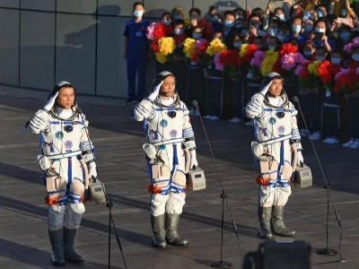 青島空壓機祝賀神州十二號載人飛船發(fā)射成功！