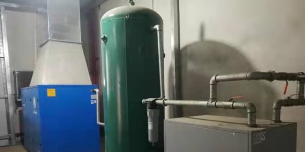 螺桿空壓機要定期放水，否則......